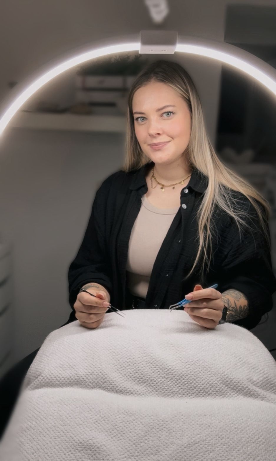 Luisa Stüdemann bei der Arbeit im Studio